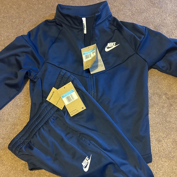 Nike Kids Boys Dri Fit Tracksuit medium NWT - Picture 2 of 3